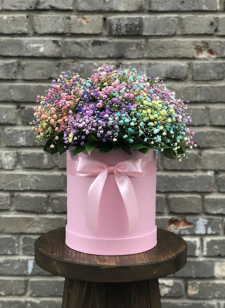 Цветочная композиция из Гипсофила и Розы в шляпной коробке в Мисайлово
