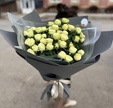 Букет Белые кустовые розы Солинеро в Мисайлово