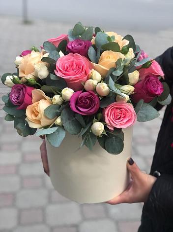 Цветочная композиция из Розы в шляпной коробке в Мисайлово