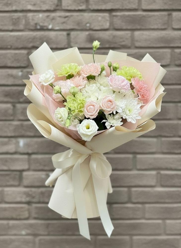 Букет цветов из: Гвоздики, Розы, Лизиантусы и Хризантемы в Мисайлово