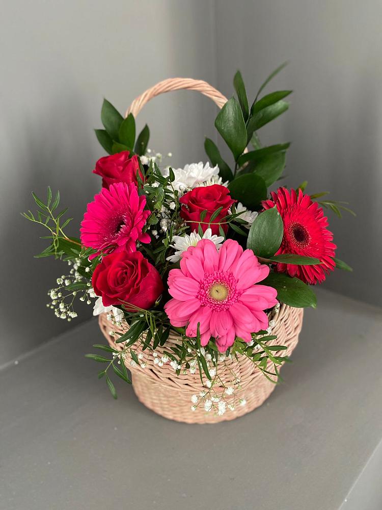 Цветочная композиция из Розы, Хризантемы и Герберы в корзине в Мисайлово